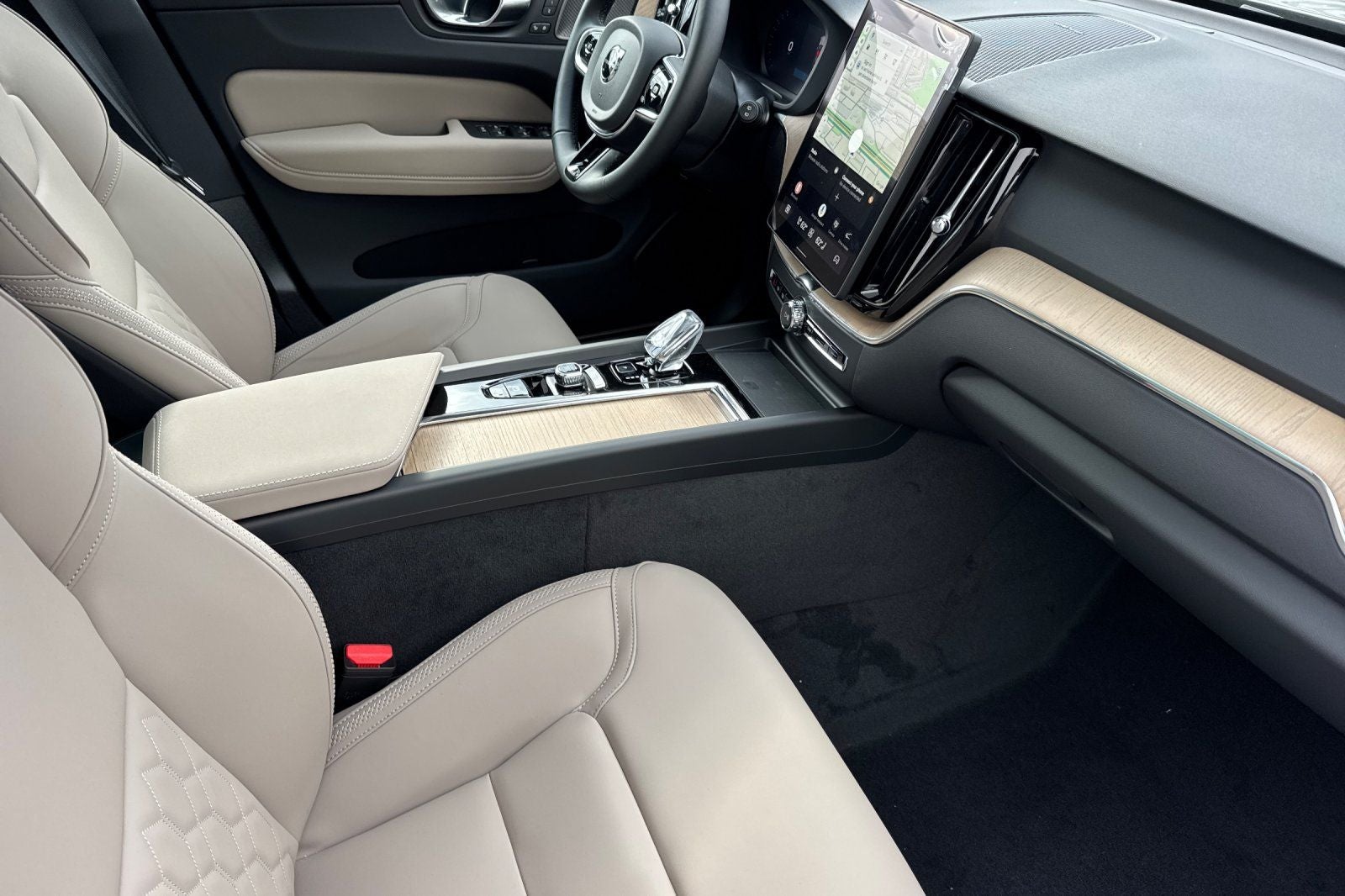 2027 Volvo XC60 B5 Plus