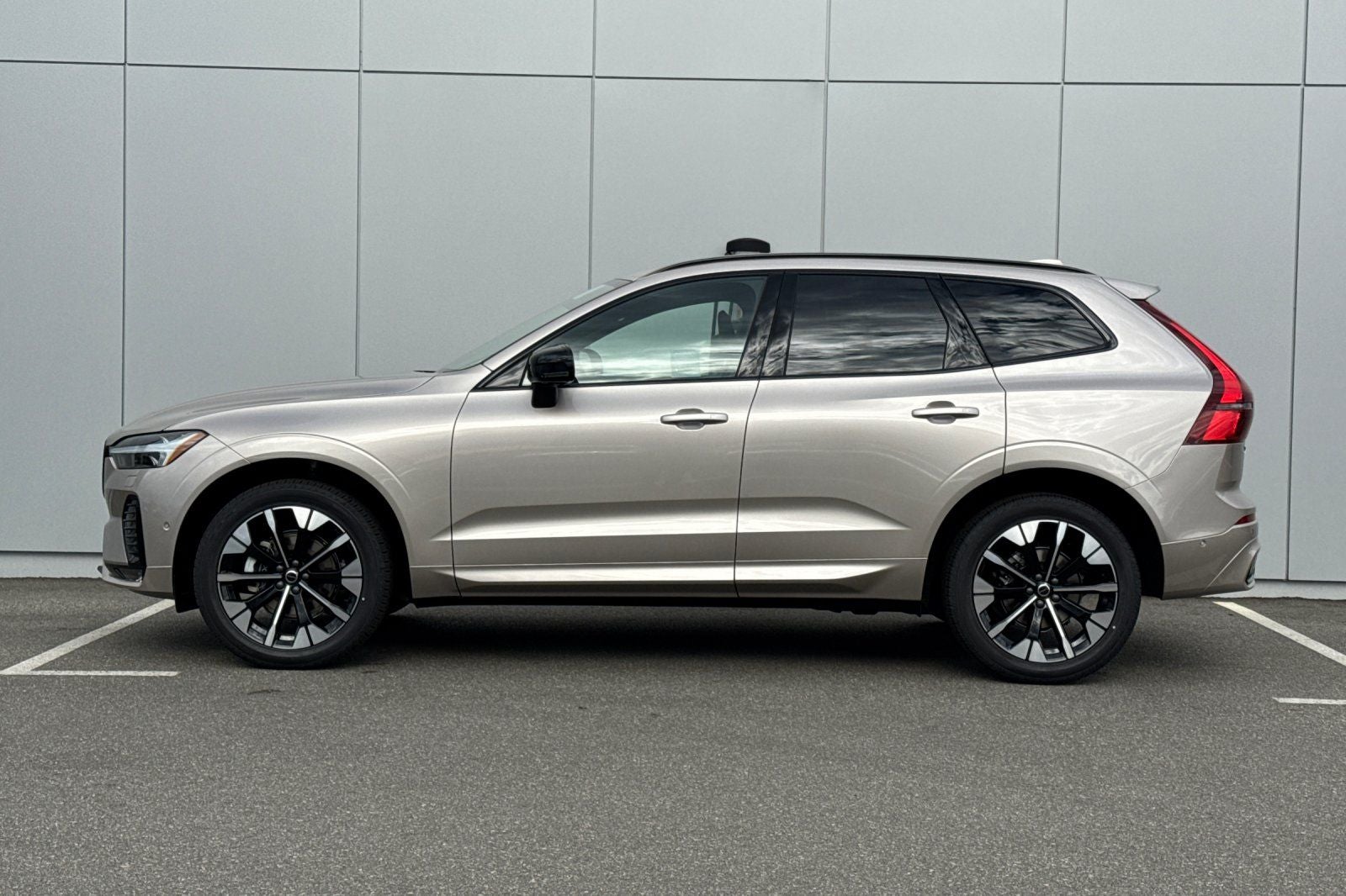 2027 Volvo XC60 B5 Plus