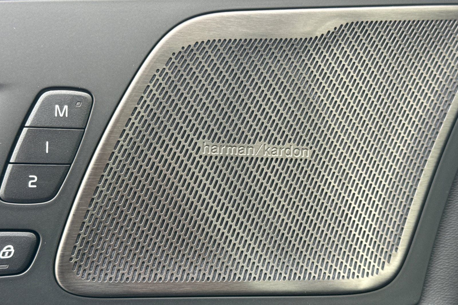 2027 Volvo XC60 B5 Plus