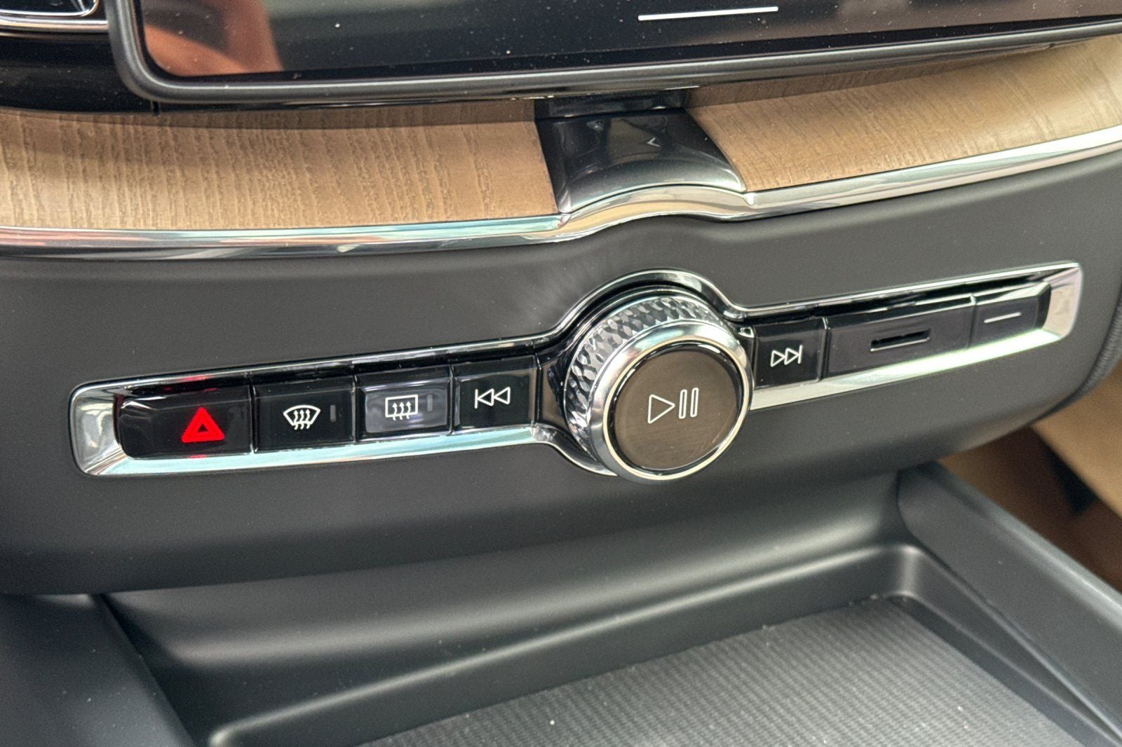2027 Volvo XC60 B5 Plus