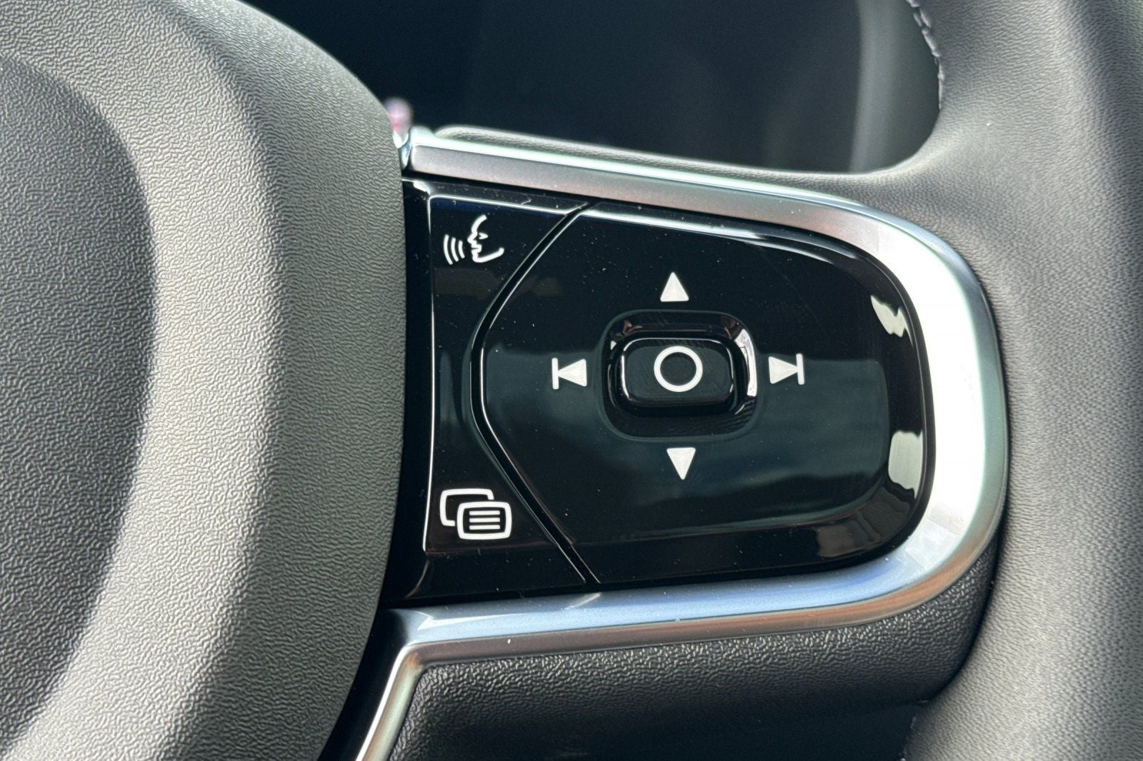 2027 Volvo XC60 B5 Plus