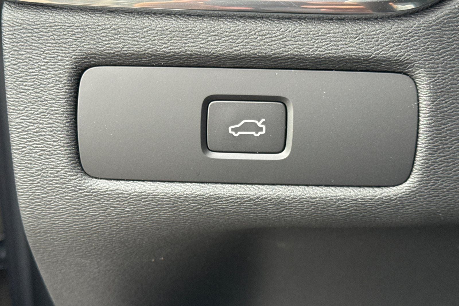 2027 Volvo XC60 B5 Plus