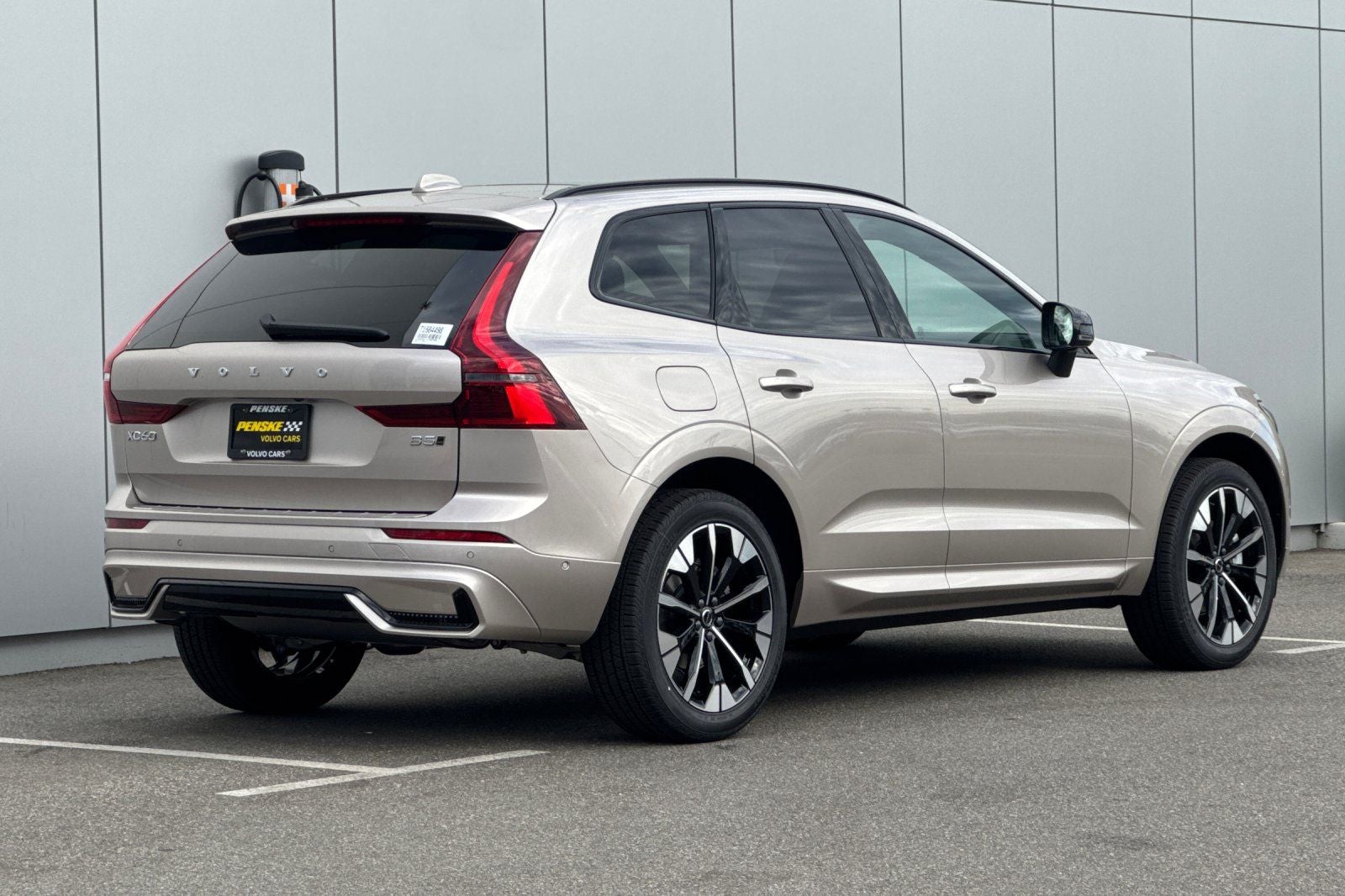 2027 Volvo XC60 B5 Plus