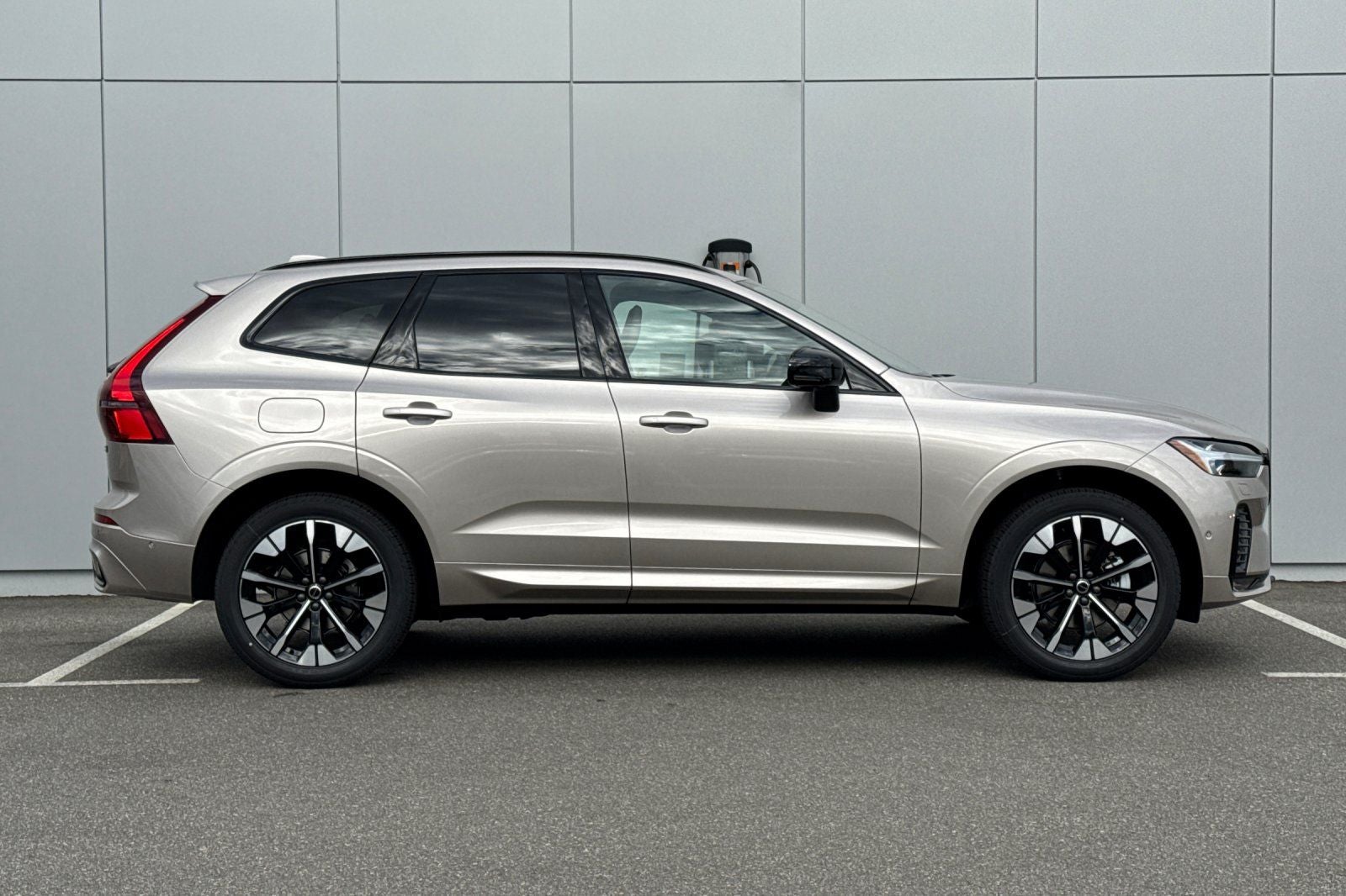 2027 Volvo XC60 B5 Plus