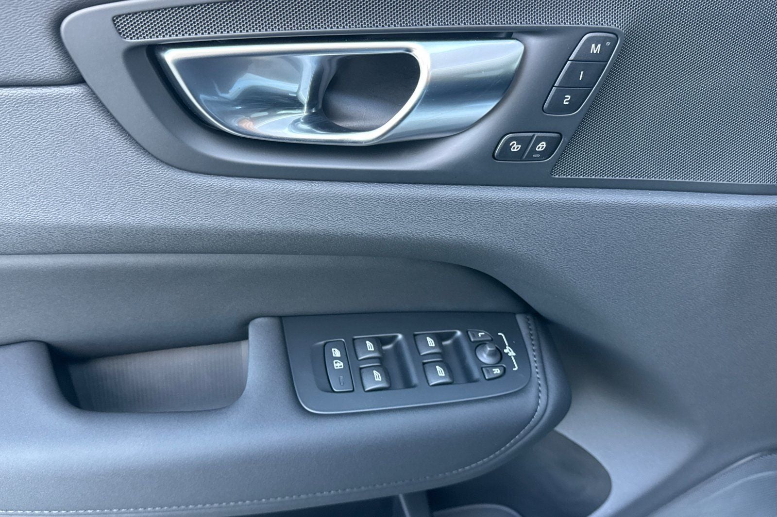 2027 Volvo XC60 B5 Core