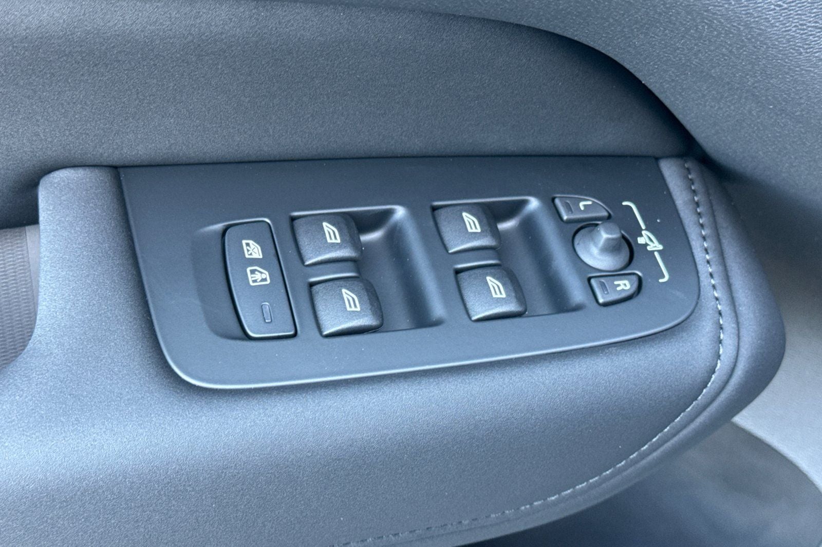 2027 Volvo XC60 B5 Core