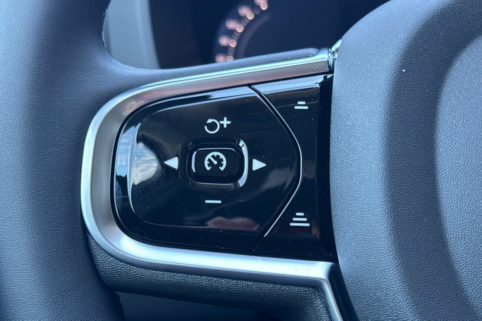 2027 Volvo XC60 B5 Core