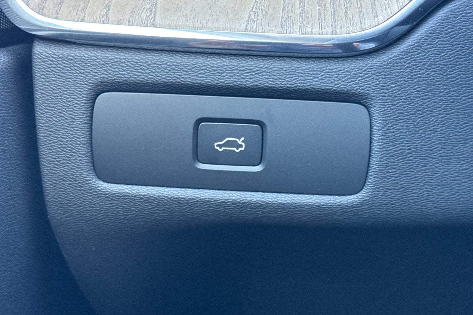 2027 Volvo XC60 B5 Core