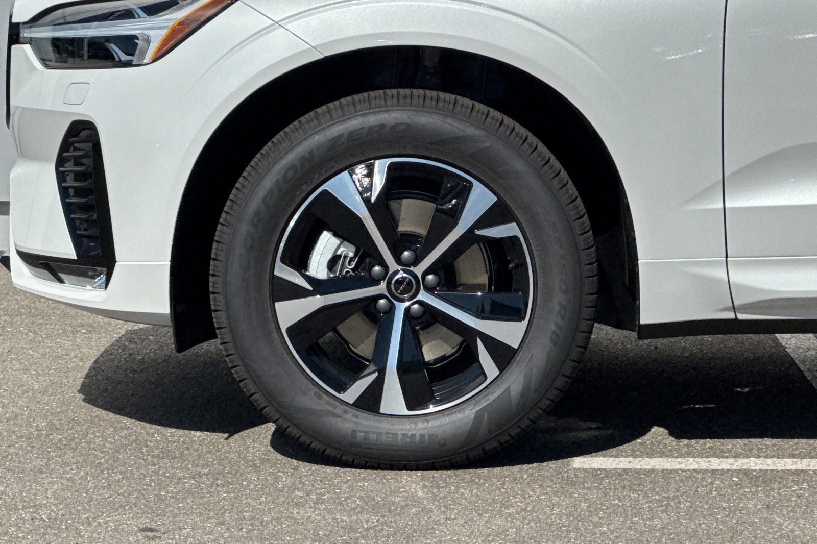 2027 Volvo XC60 B5 Core