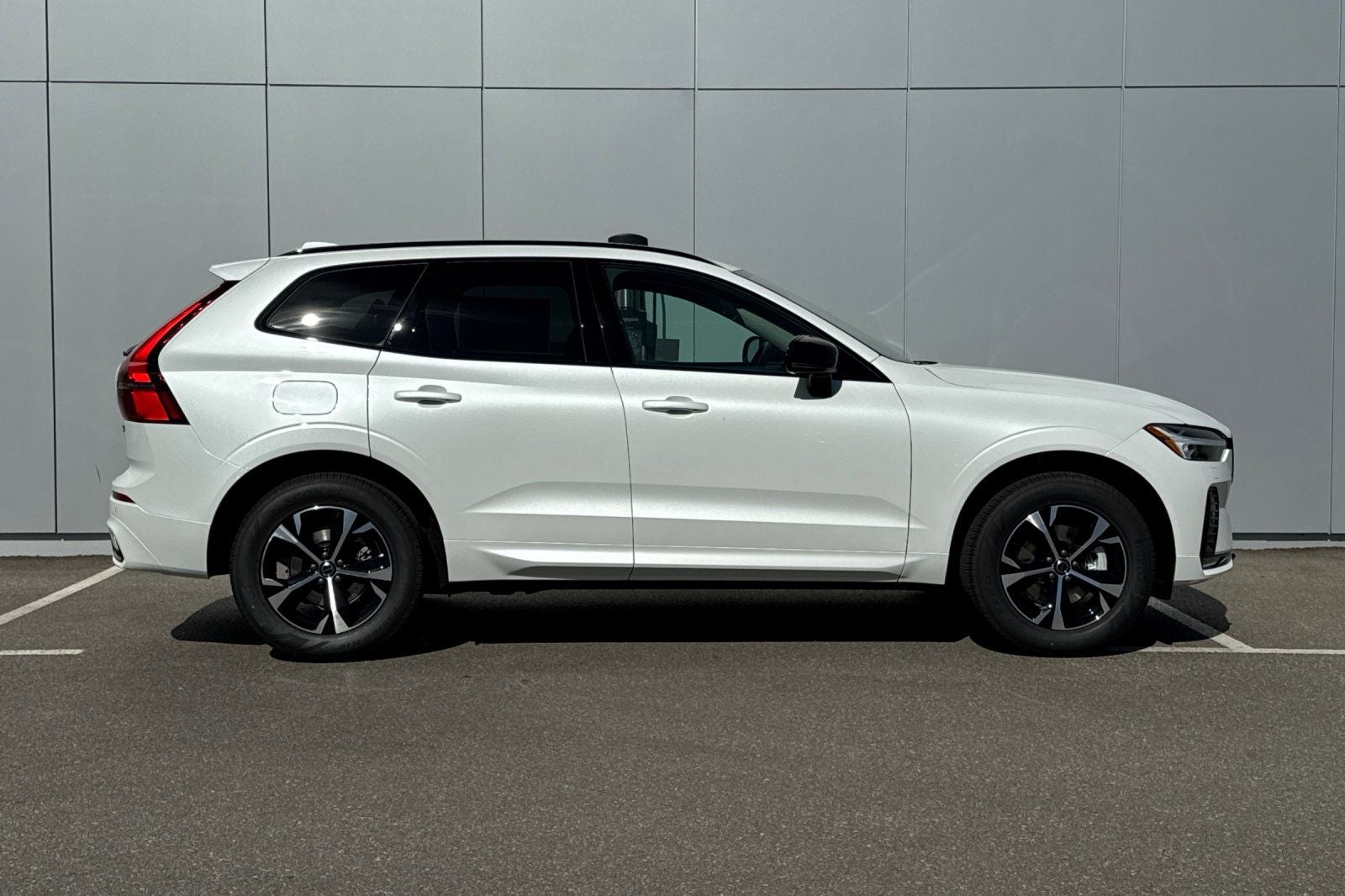 2027 Volvo XC60 B5 Core