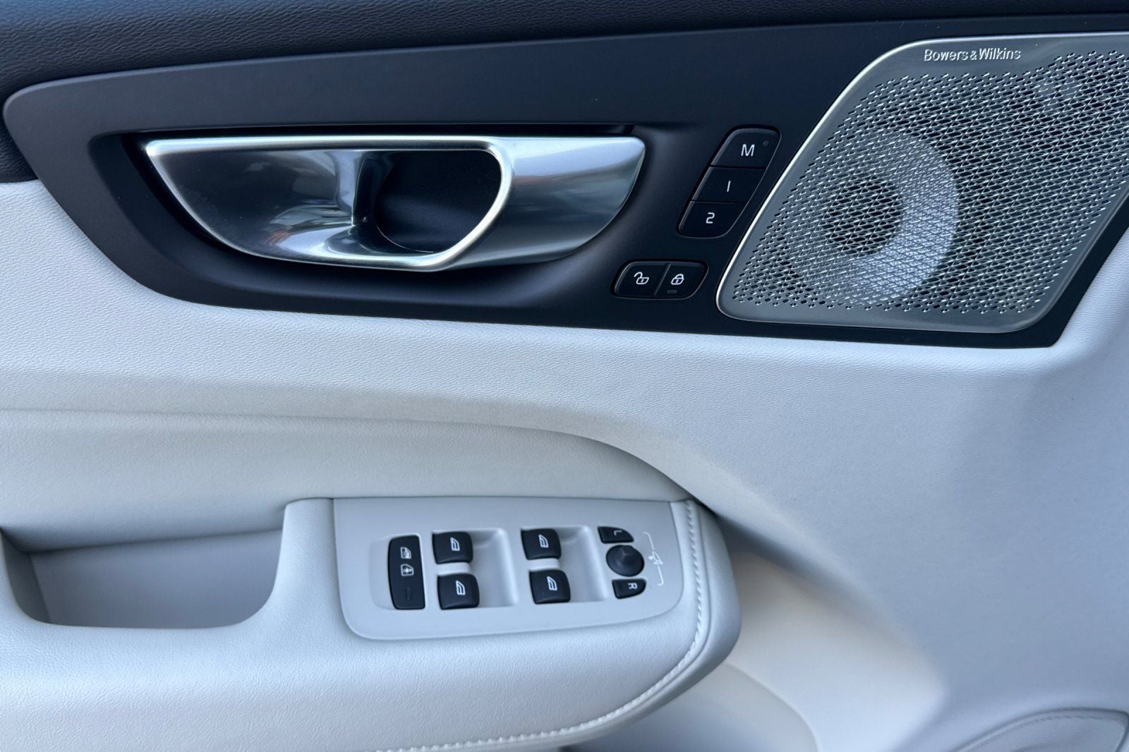 2027 Volvo XC60 B5 Ultra