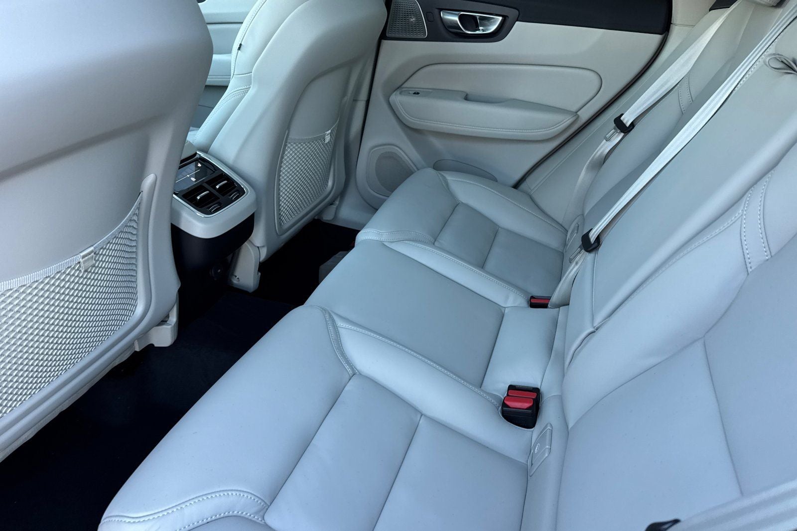 2027 Volvo XC60 B5 Ultra