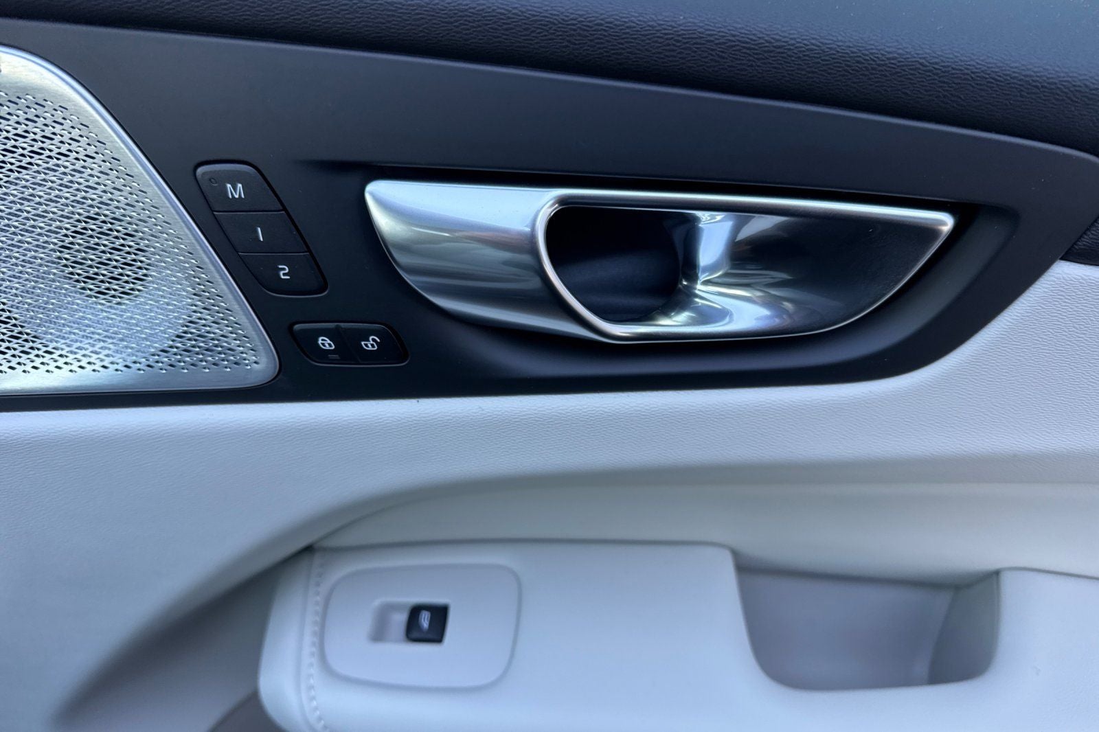 2027 Volvo XC60 B5 Ultra
