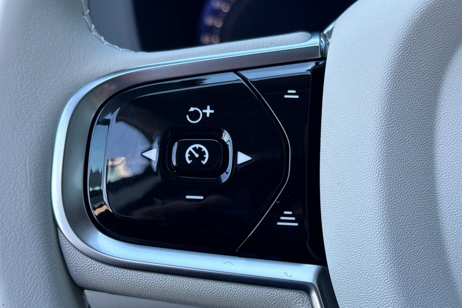 2027 Volvo XC60 B5 Ultra