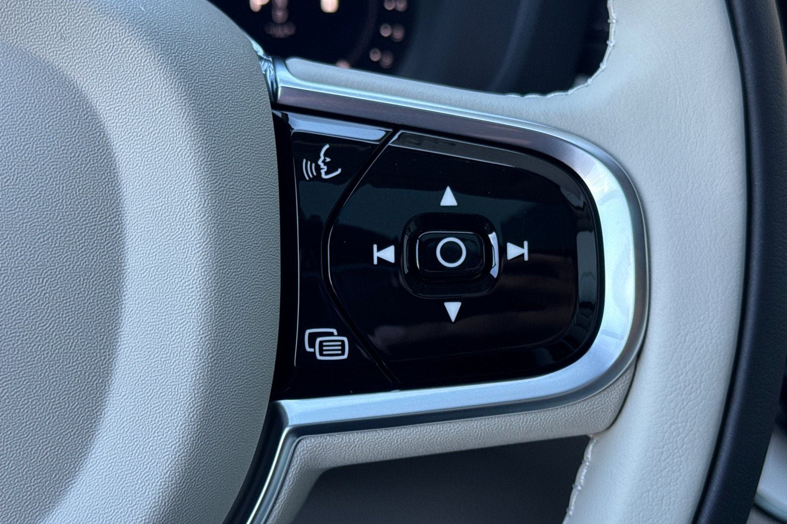 2027 Volvo XC60 B5 Ultra