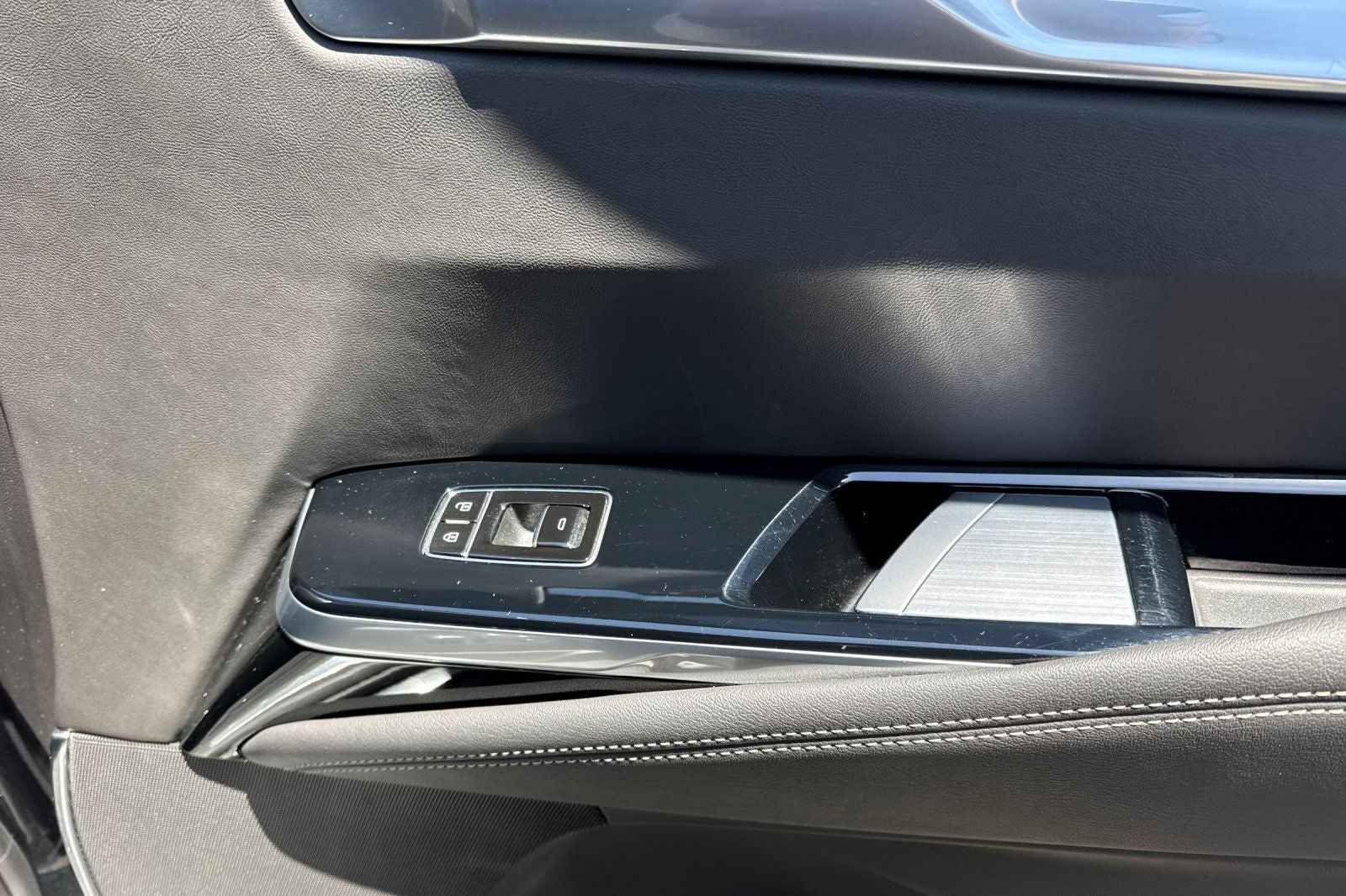 2025 Cadillac Escalade ESV Luxury