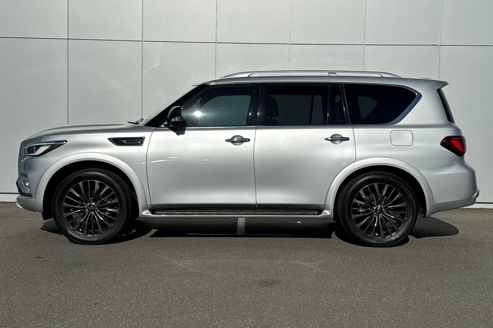 2021 INFINITI QX80 Premium Select