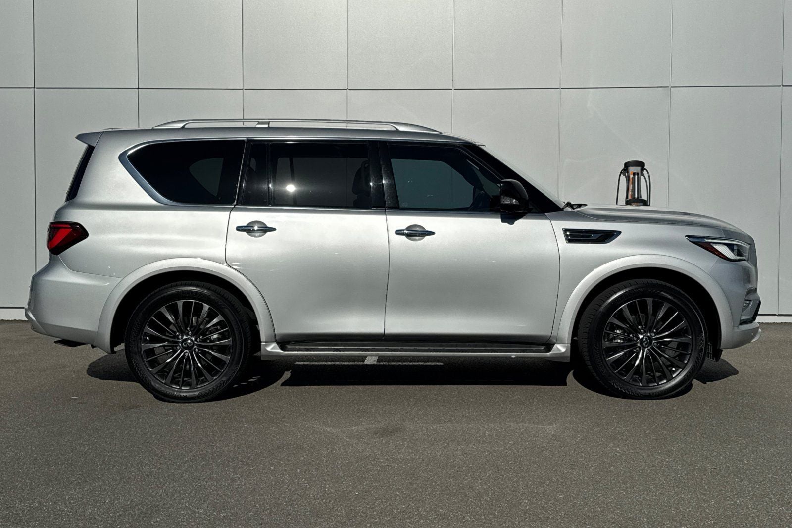 2021 INFINITI QX80 Premium Select