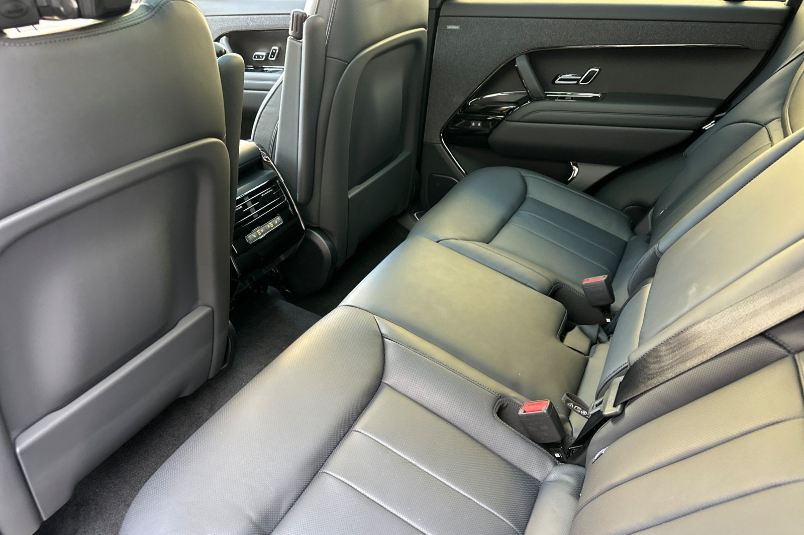 2025 Land Rover Range Rover Sport SE