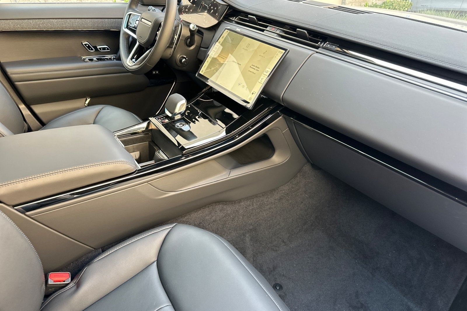 2025 Land Rover Range Rover Sport SE