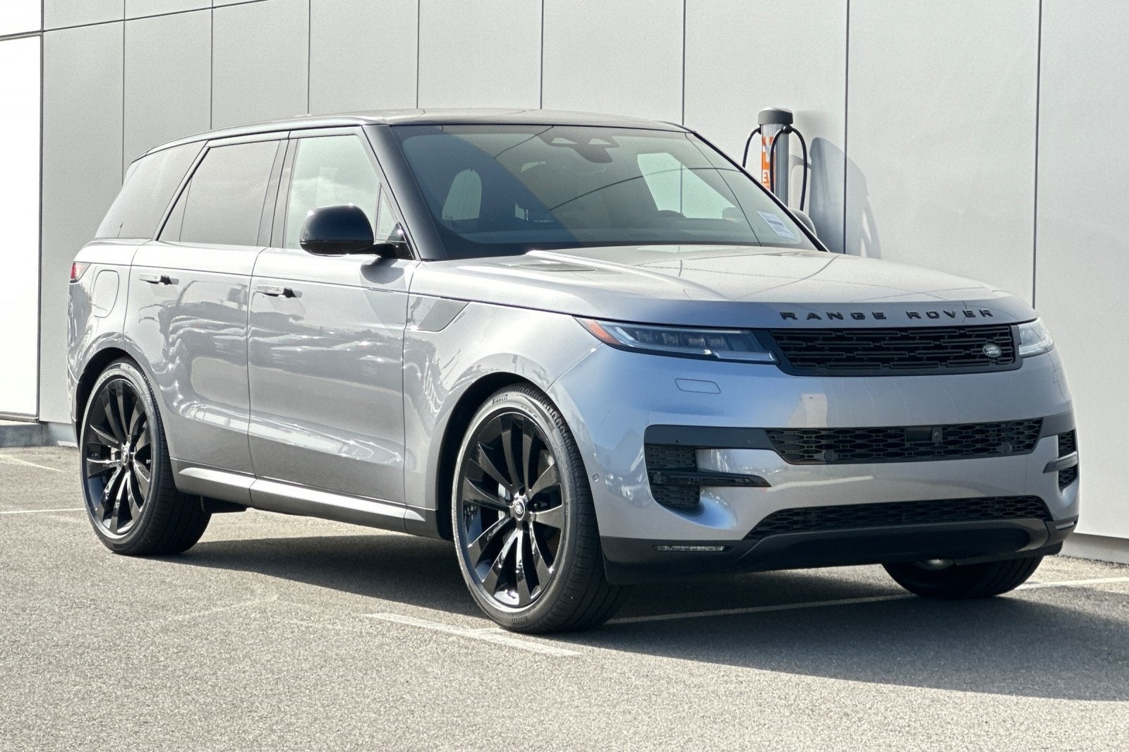 2025 Land Rover Range Rover Sport SE