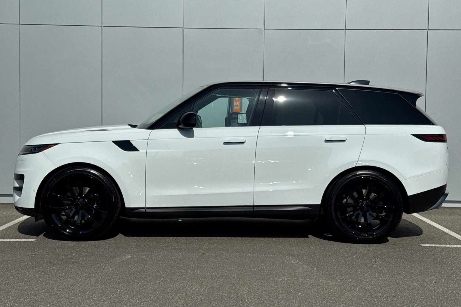 2026 Land Rover Range Rover Sport SE
