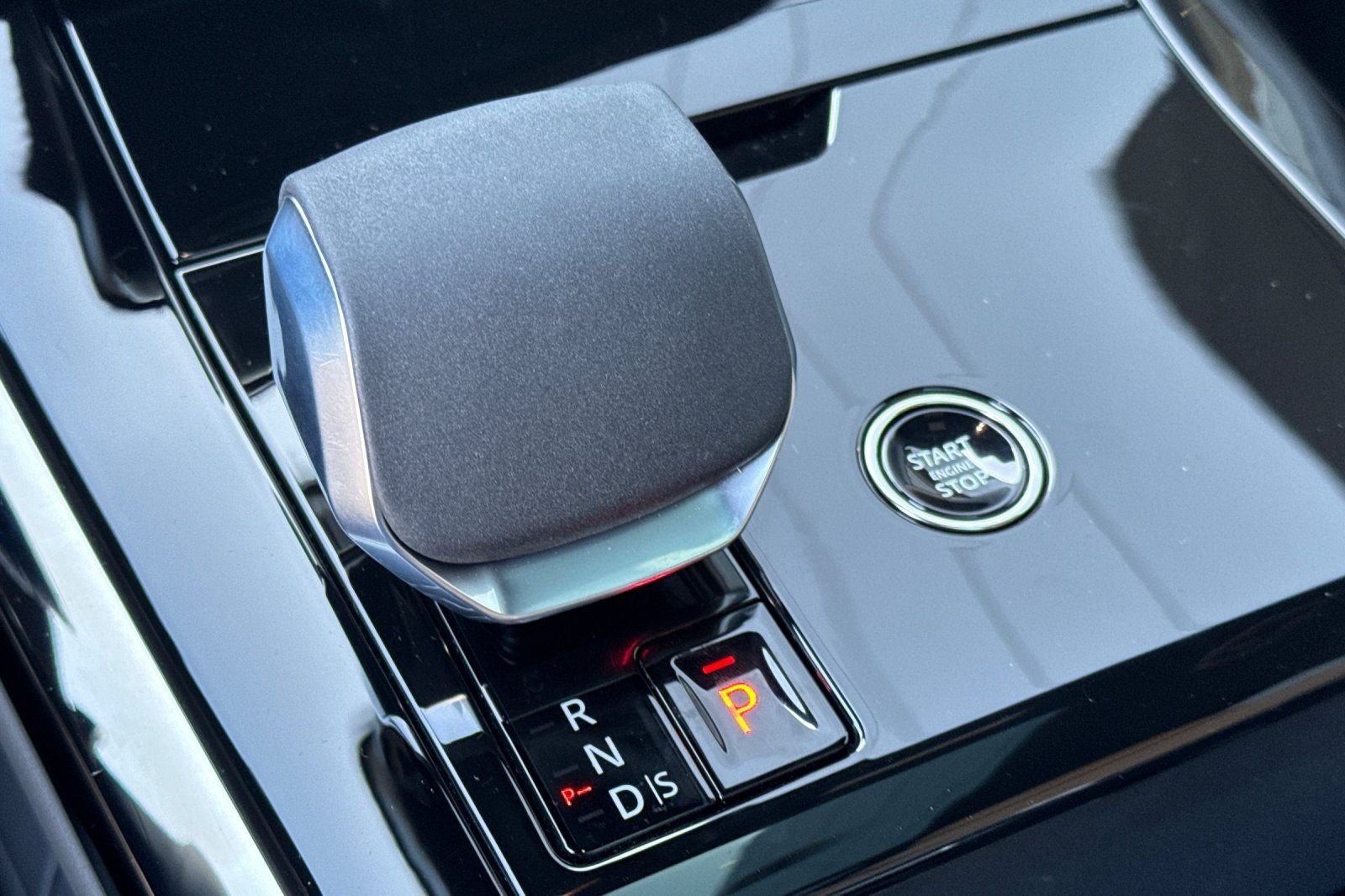 2026 Land Rover Range Rover Sport SE