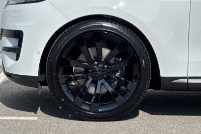 2026 Land Rover Range Rover Sport SE