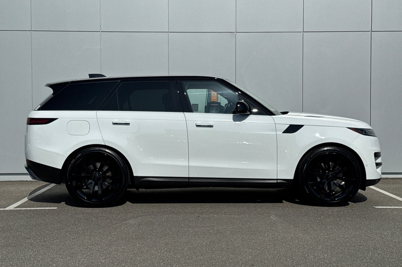 2026 Land Rover Range Rover Sport SE