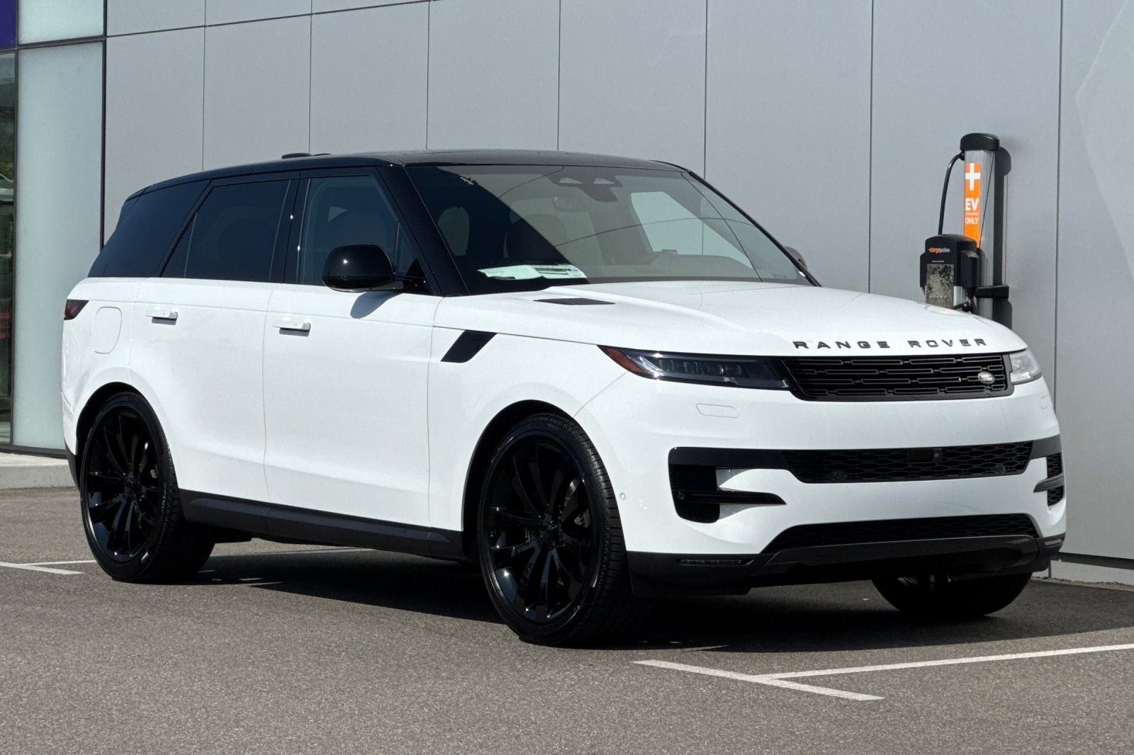 2026 Land Rover Range Rover Sport SE