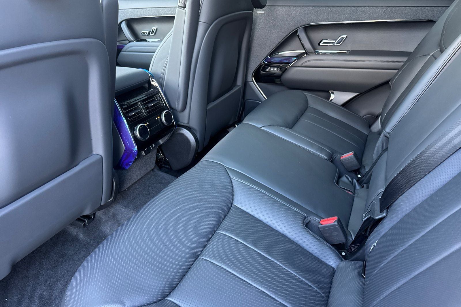 2026 Land Rover Range Rover Sport SE