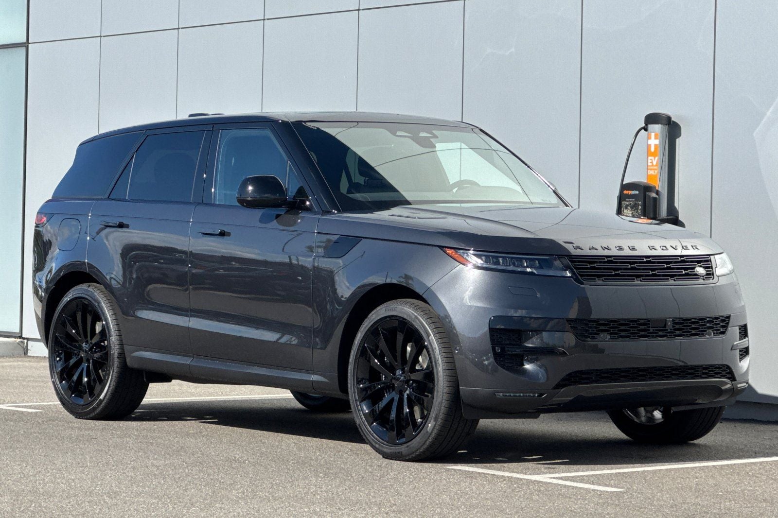 2026 Land Rover Range Rover Sport SE