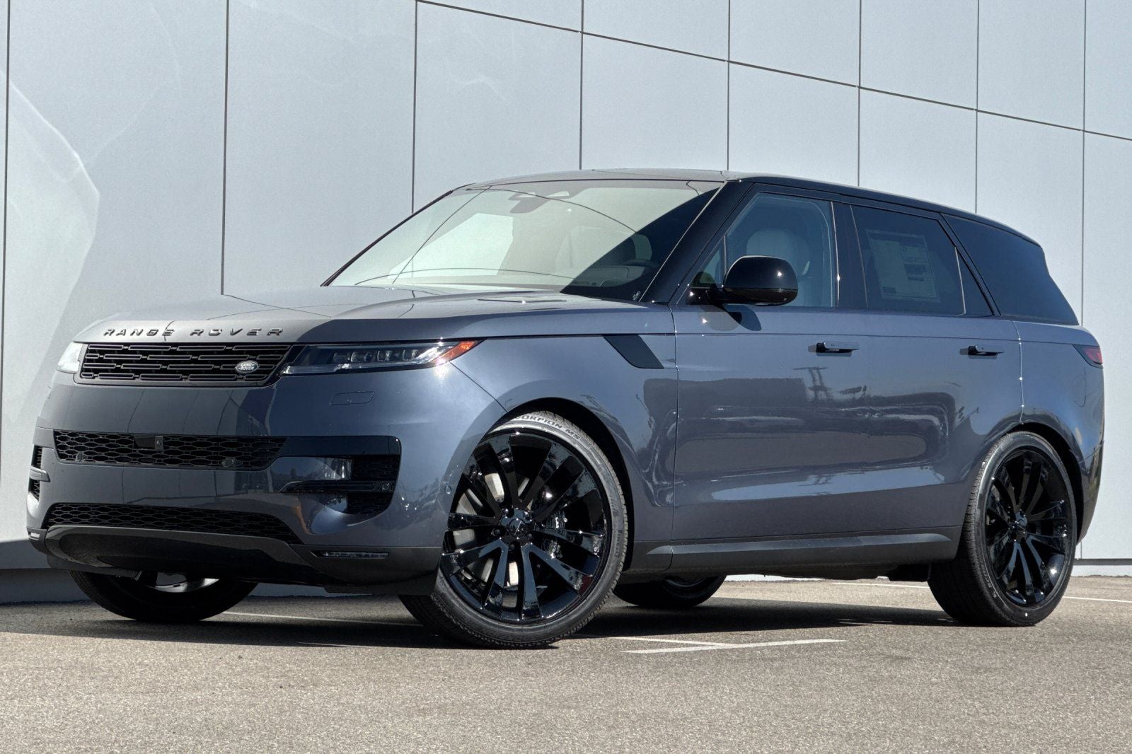 2026 Land Rover Range Rover Sport SE
