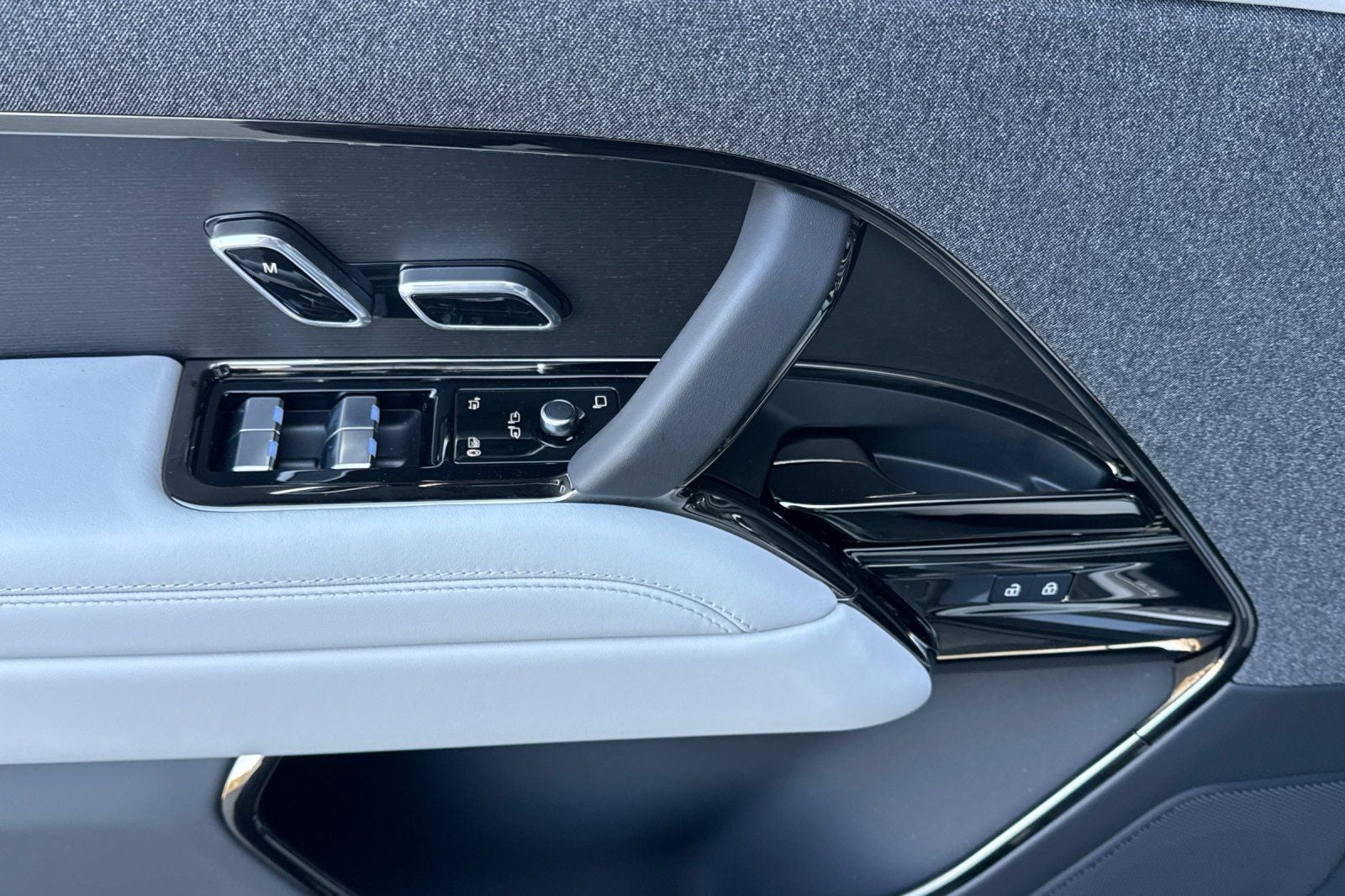 2026 Land Rover Range Rover Sport SE