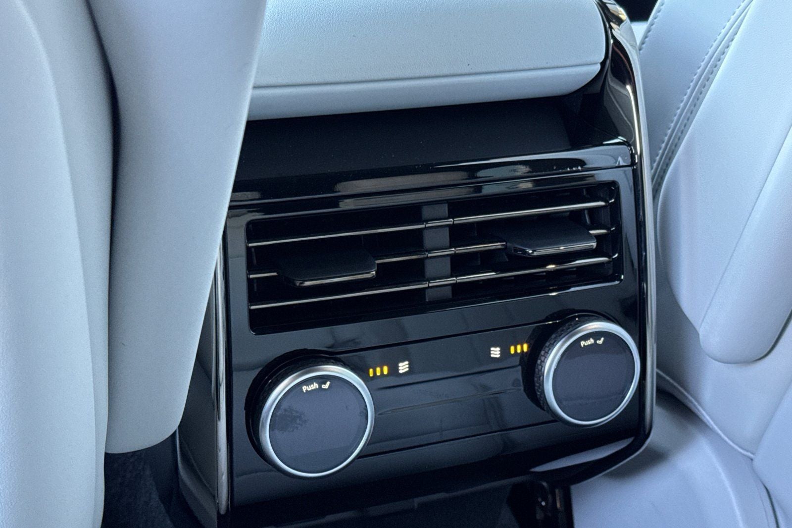 2026 Land Rover Range Rover Sport SE