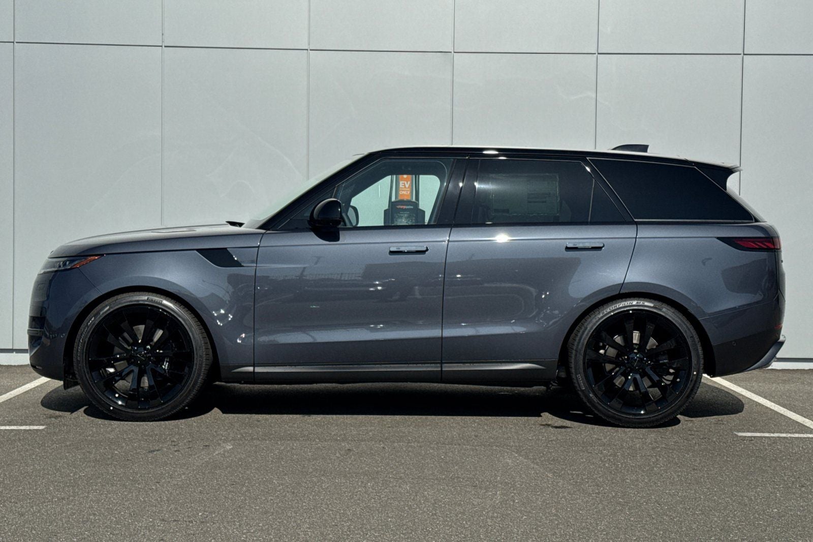 2026 Land Rover Range Rover Sport SE