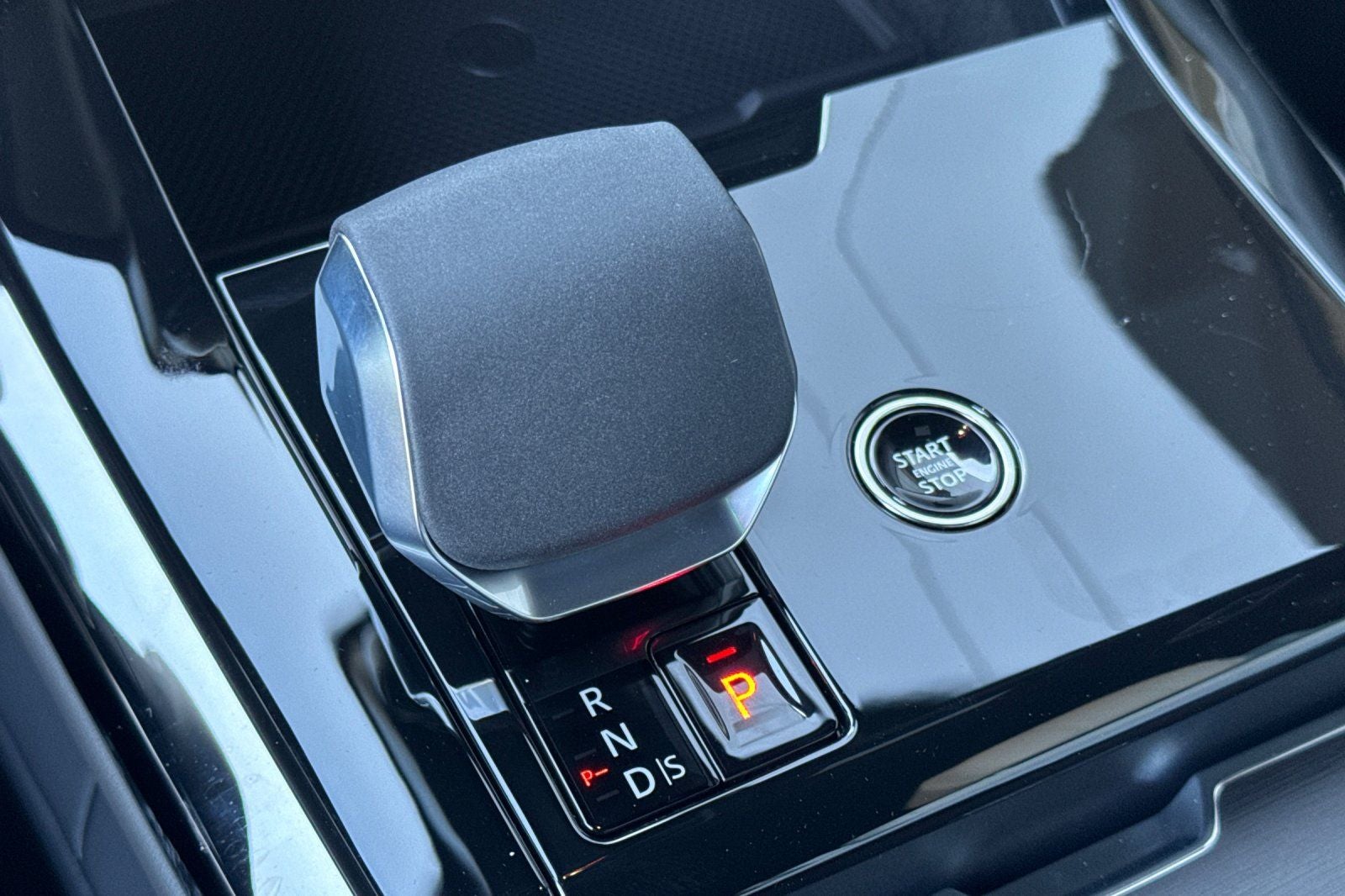 2026 Land Rover Range Rover Sport SE