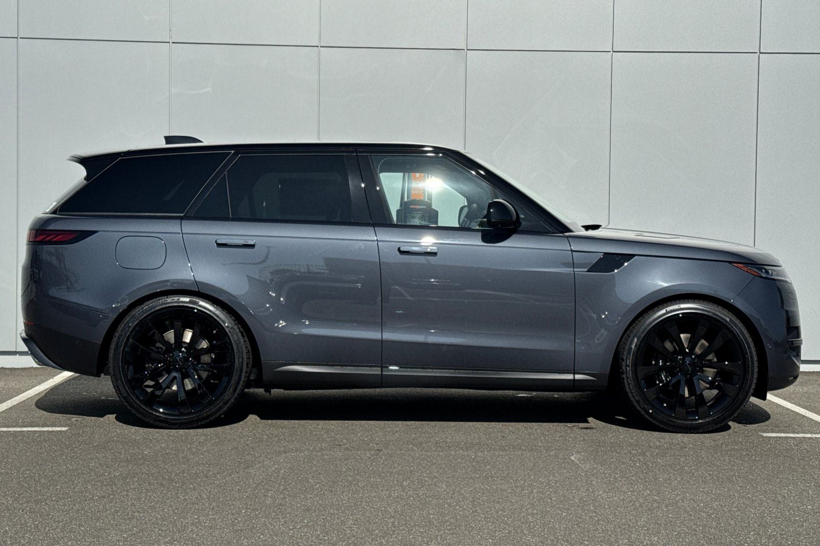 2026 Land Rover Range Rover Sport SE