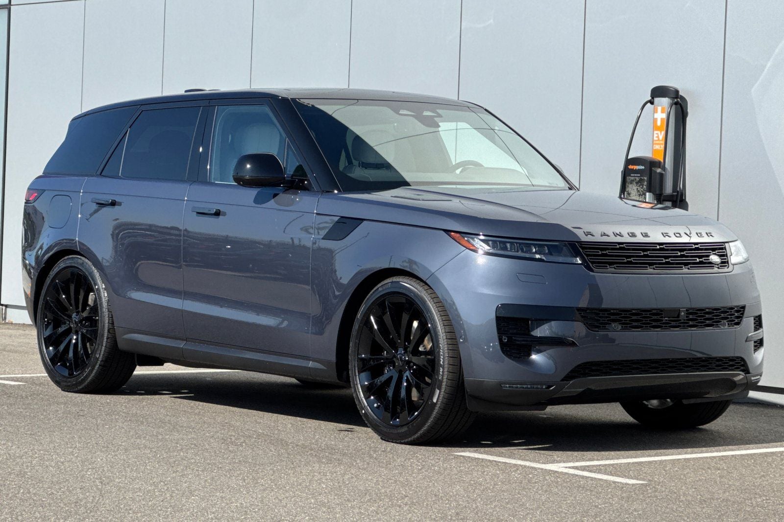 2026 Land Rover Range Rover Sport SE