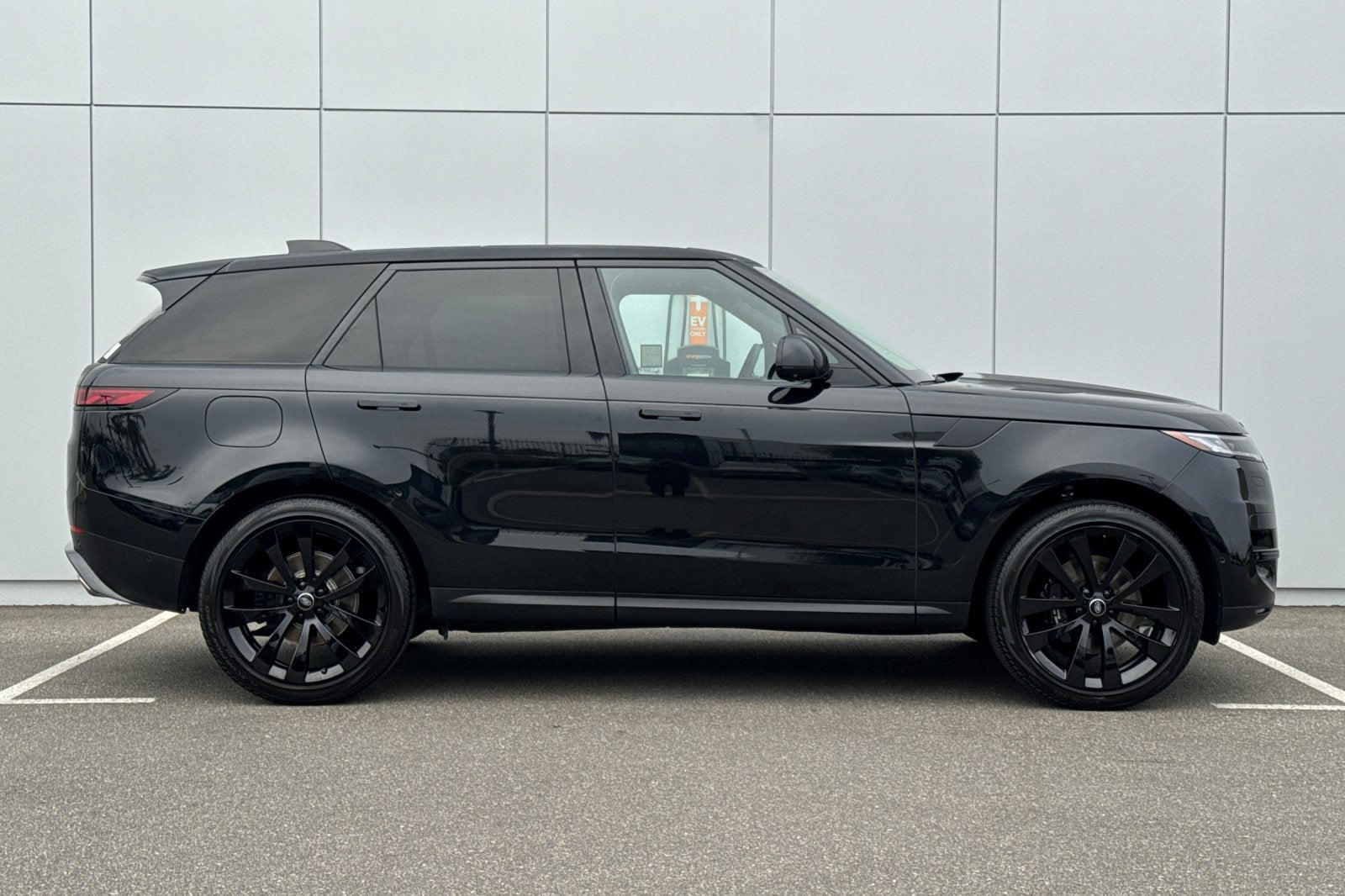 2024 Land Rover Range Rover Sport SE