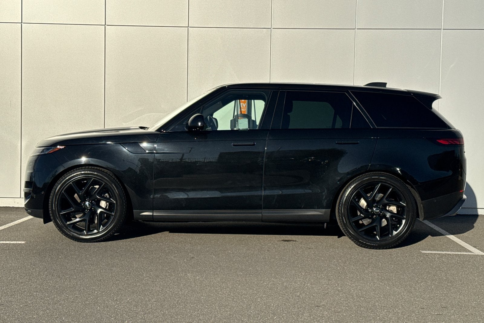 2025 Land Rover Range Rover Sport SE