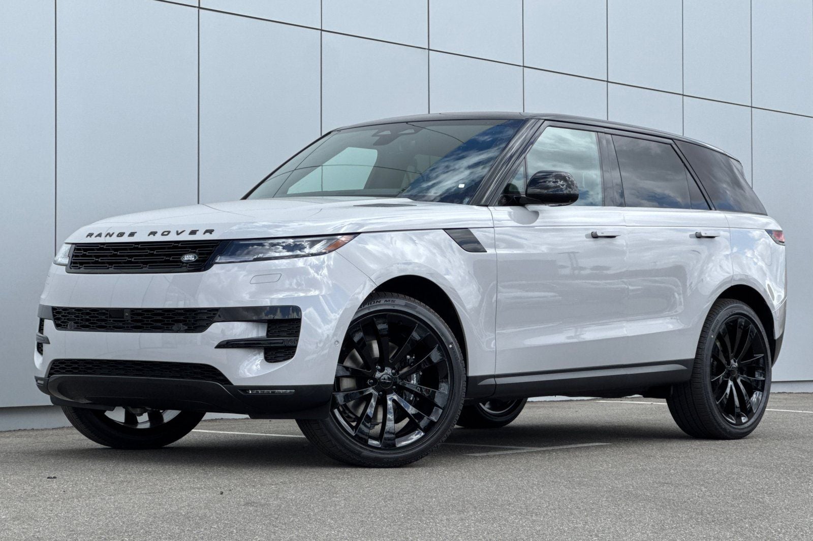 2026 Land Rover Range Rover Sport SE