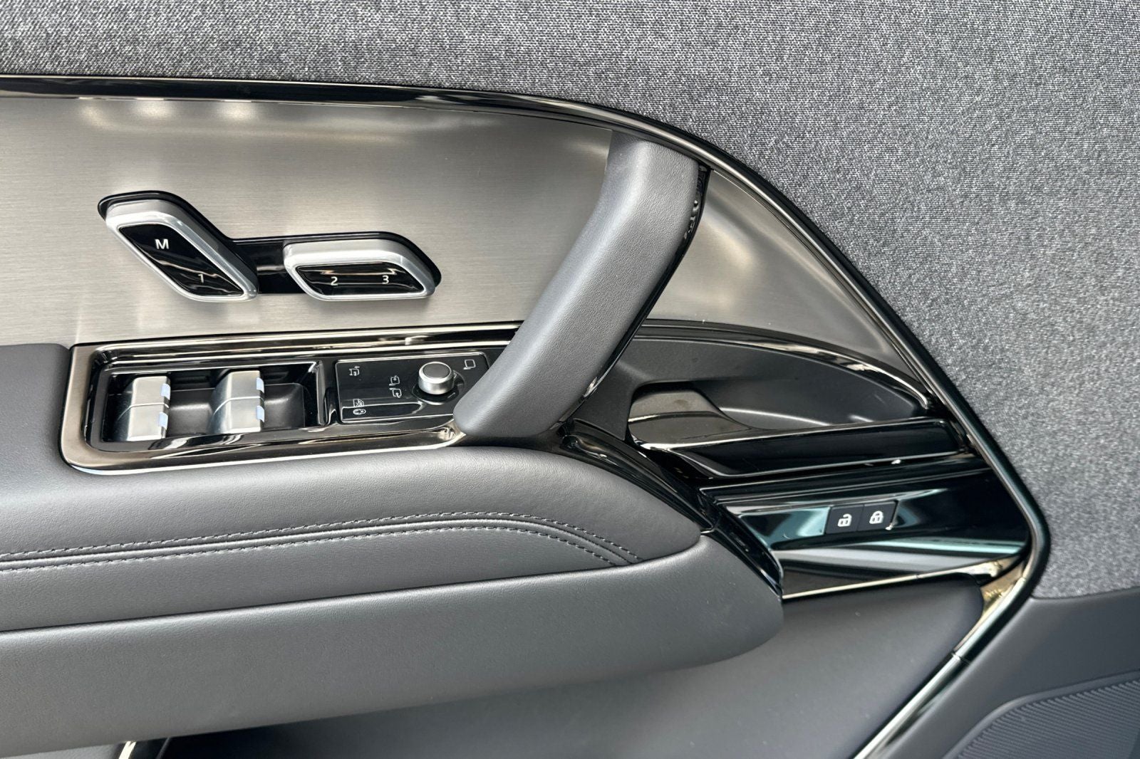 2026 Land Rover Range Rover Sport SE