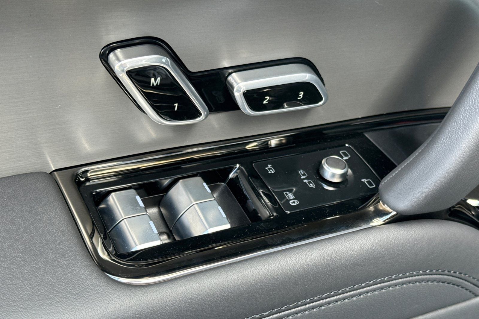 2026 Land Rover Range Rover Sport SE