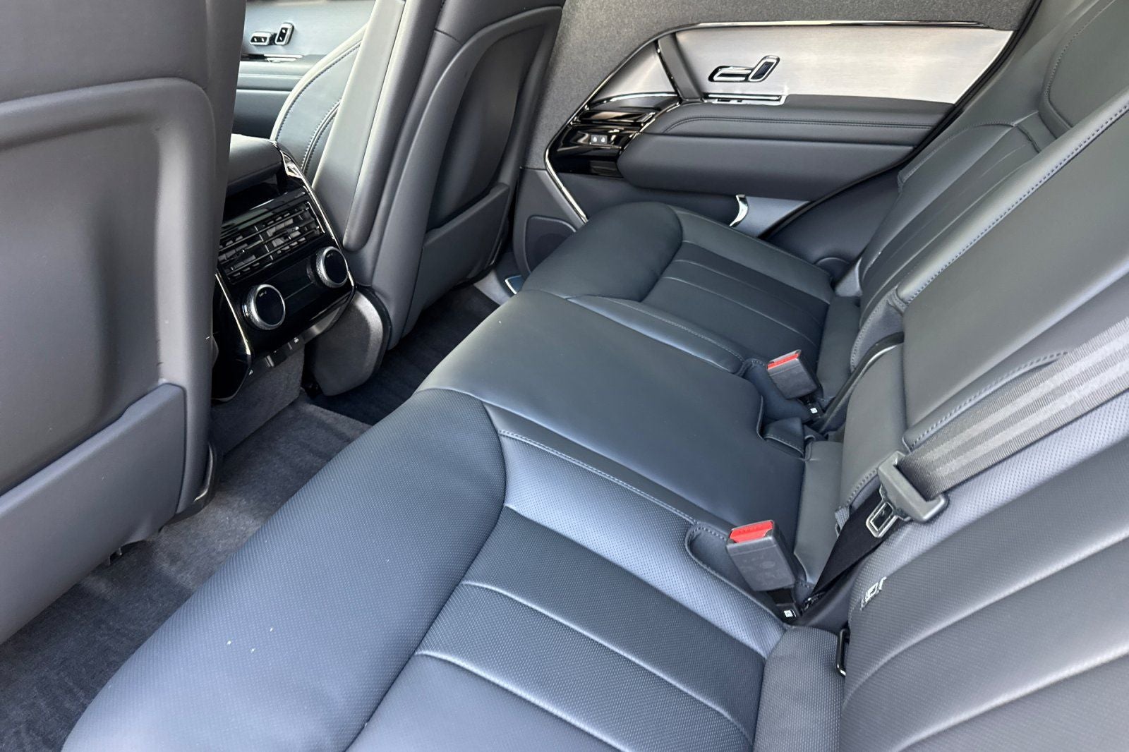 2026 Land Rover Range Rover Sport SE