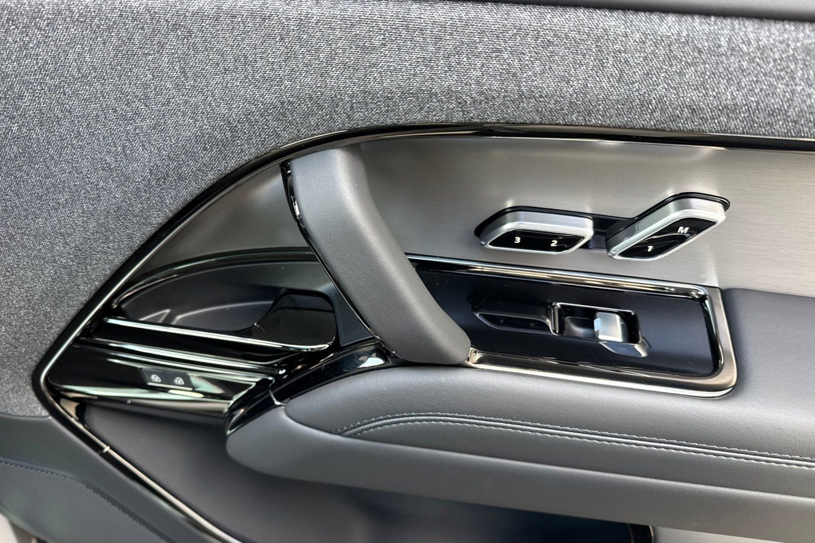2026 Land Rover Range Rover Sport SE