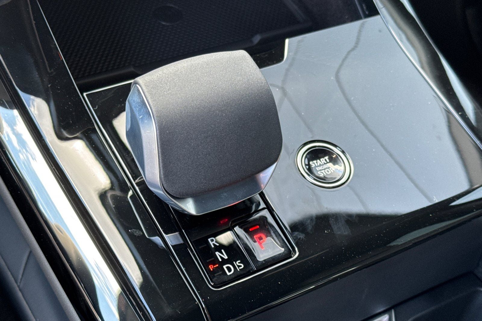2026 Land Rover Range Rover Sport SE