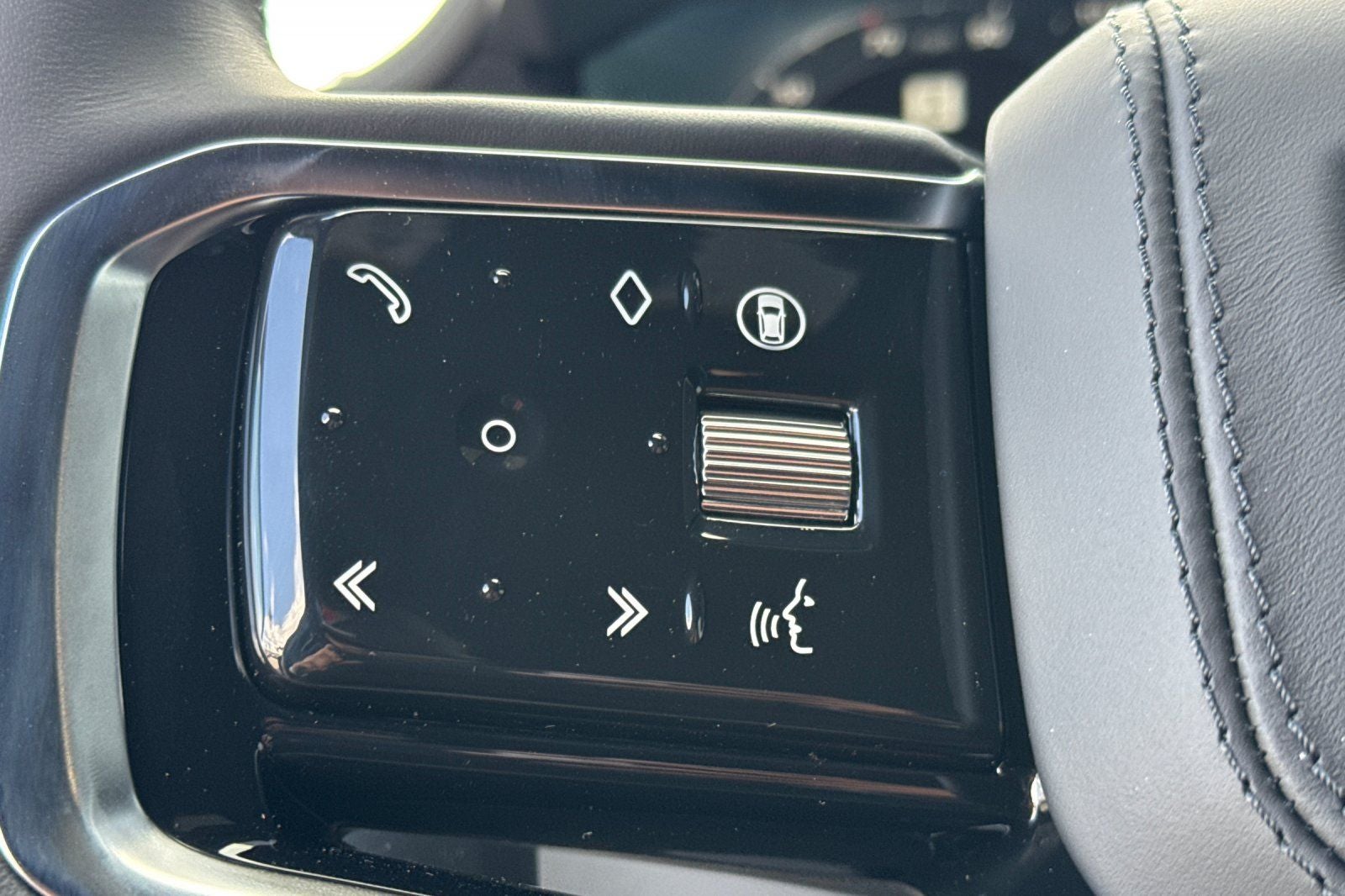 2026 Land Rover Range Rover Sport SE