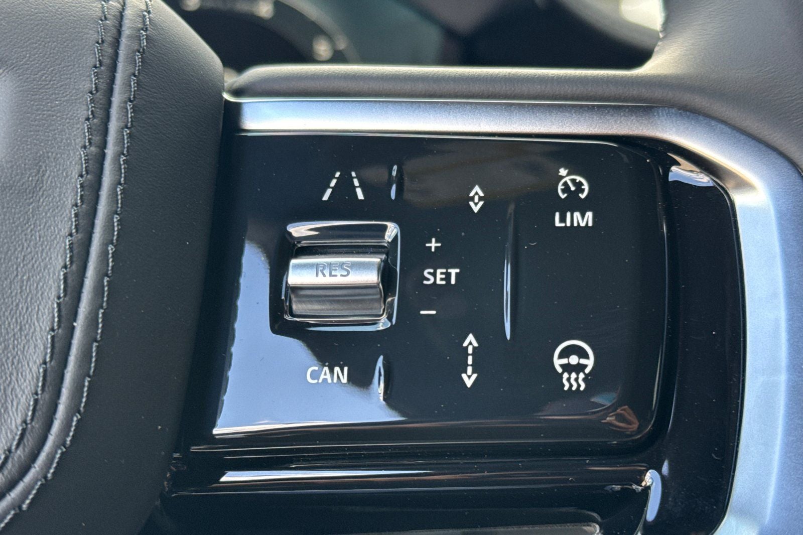2026 Land Rover Range Rover Sport SE