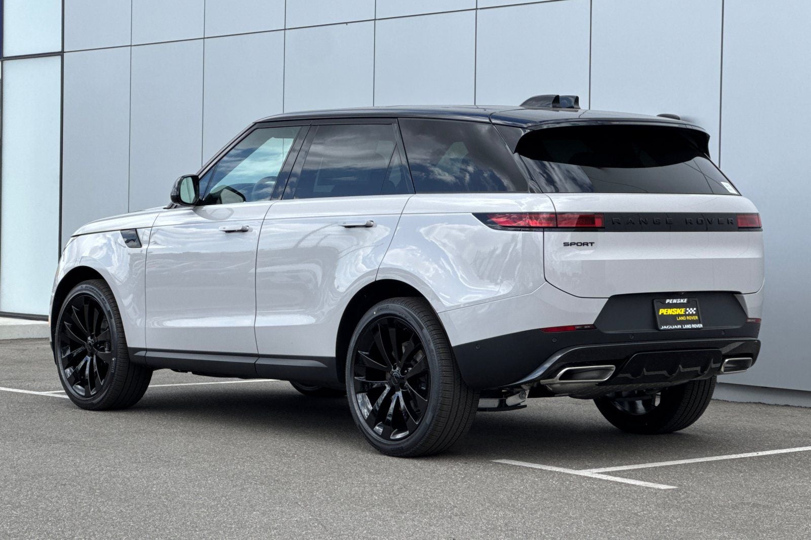 2026 Land Rover Range Rover Sport SE